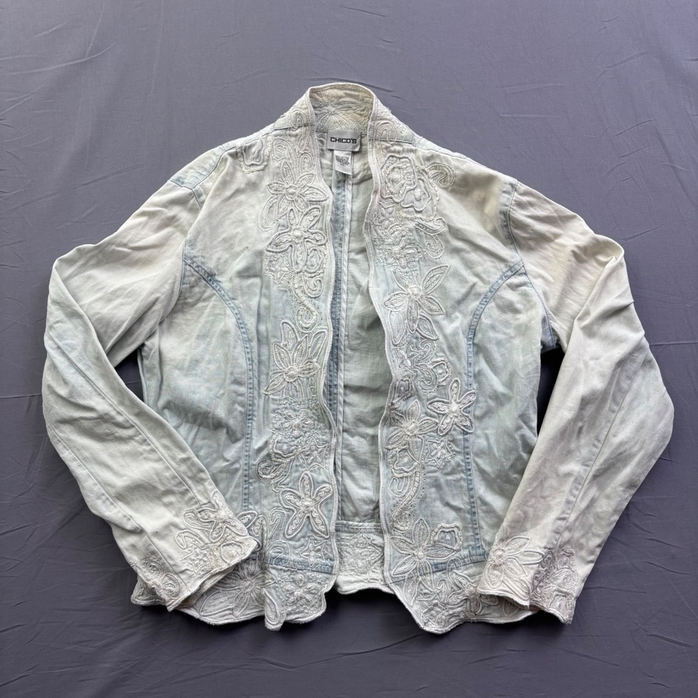 Chicos Floral Embroidered Denim Jacket Light Wash Open Front Cotton Size 1 M